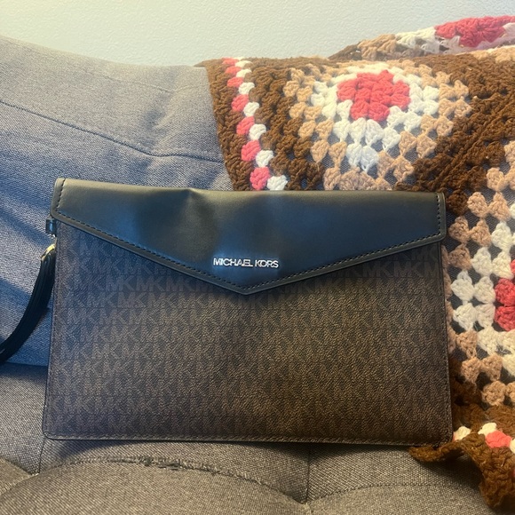 Michael Kors Signature Maisie Large Clutch Leather Envelope - Picture 1 of 4